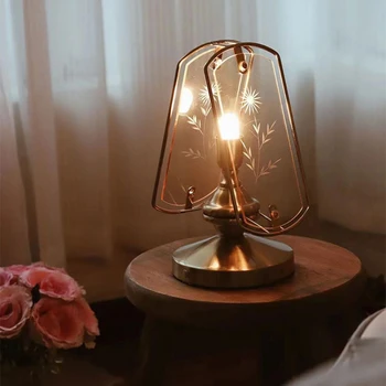 Американската ретро-настолна лампа за възрастните хора, акумулаторна настолна лампа с носталгия атмосфера, нощна лампа от френски издълбани стъкло за главната спалня.