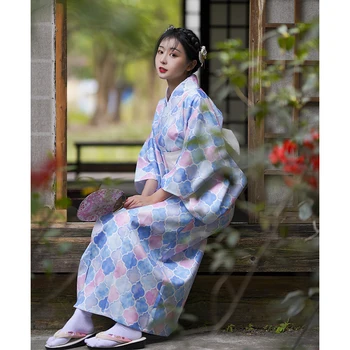 Жена японското традиционно кимоно в ретро стил, официалната юката, костюм за cosplay, дрехи за снимки, рокля за изпълнения